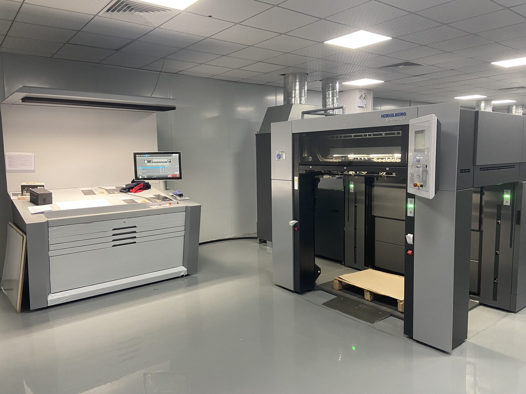 Color control equipment for printed packaging